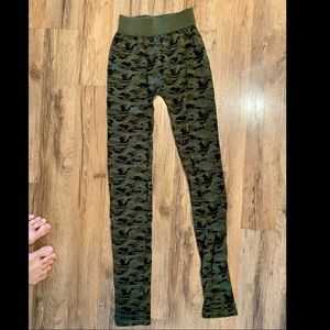 Nikibiki O/S Camo Leggings, soft and Cozy